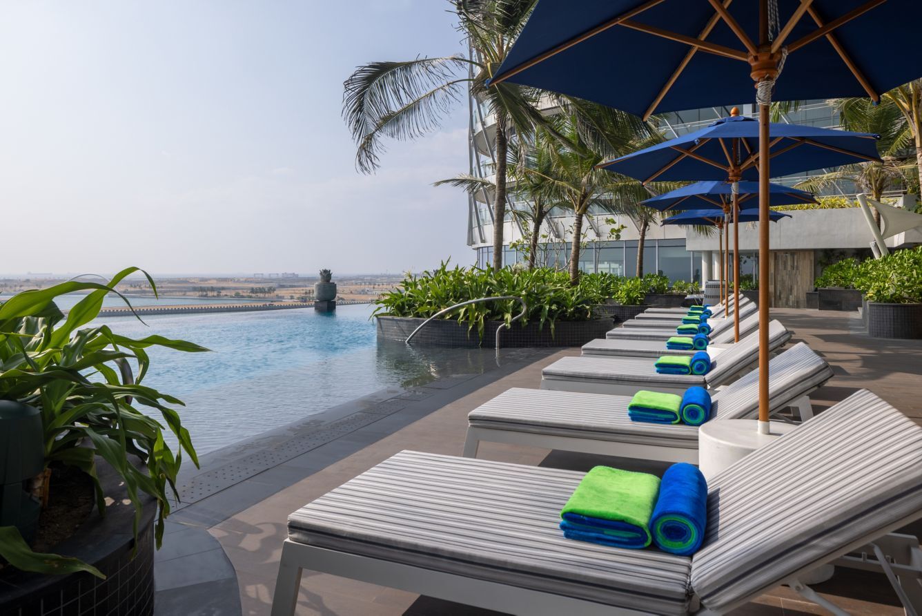 lc-cmblc-level-4-sky-pool-18744_Classic-Hor