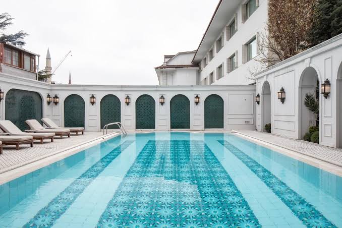 sura hagia sophia pool